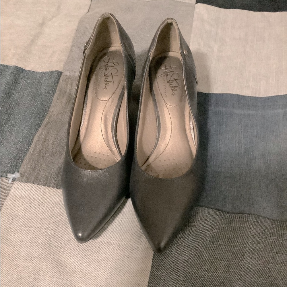 Life Stride Navy Heels - size 7
